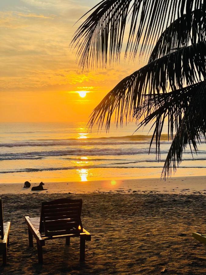 Golden Beach Cottages Triquinimale Exterior foto
