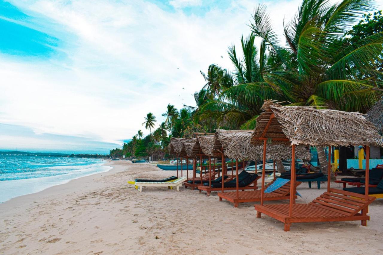 Golden Beach Cottages Triquinimale Exterior foto