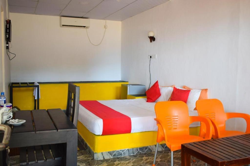 Golden Beach Cottages Triquinimale Exterior foto