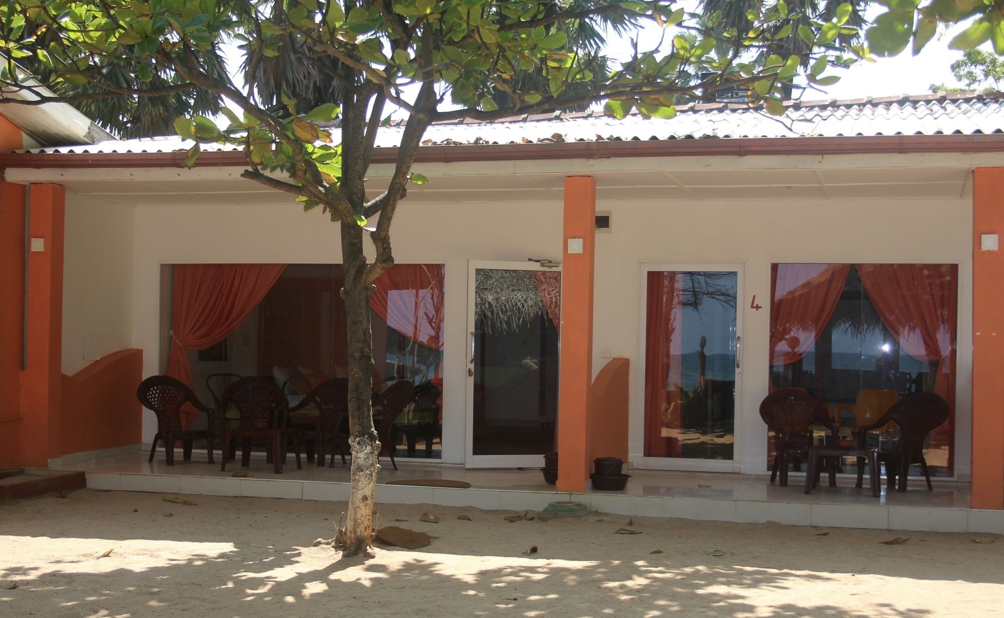 Golden Beach Cottages Triquinimale Exterior foto